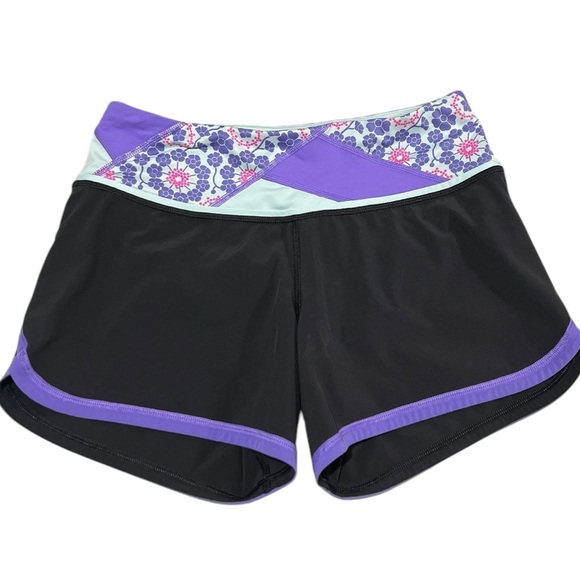 LULULEMON | Groovy Run Short
Black / Quilt Summer13 5 / Power Purple. In Sz 2 - Picture 2 of 6
